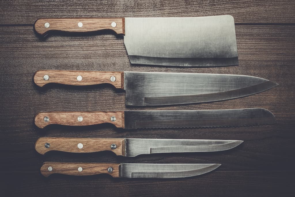 https://www.chefsdeal.com/blog/wp-content/uploads/2023/05/commercial-kitchen-knifes-3-considerations.jpg